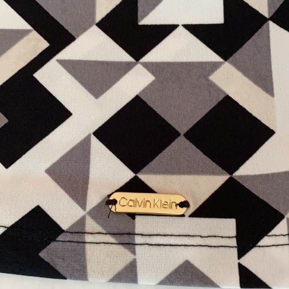 Calvin Klein V-neck top short sleeves. Size small. - Picture 8 of 9